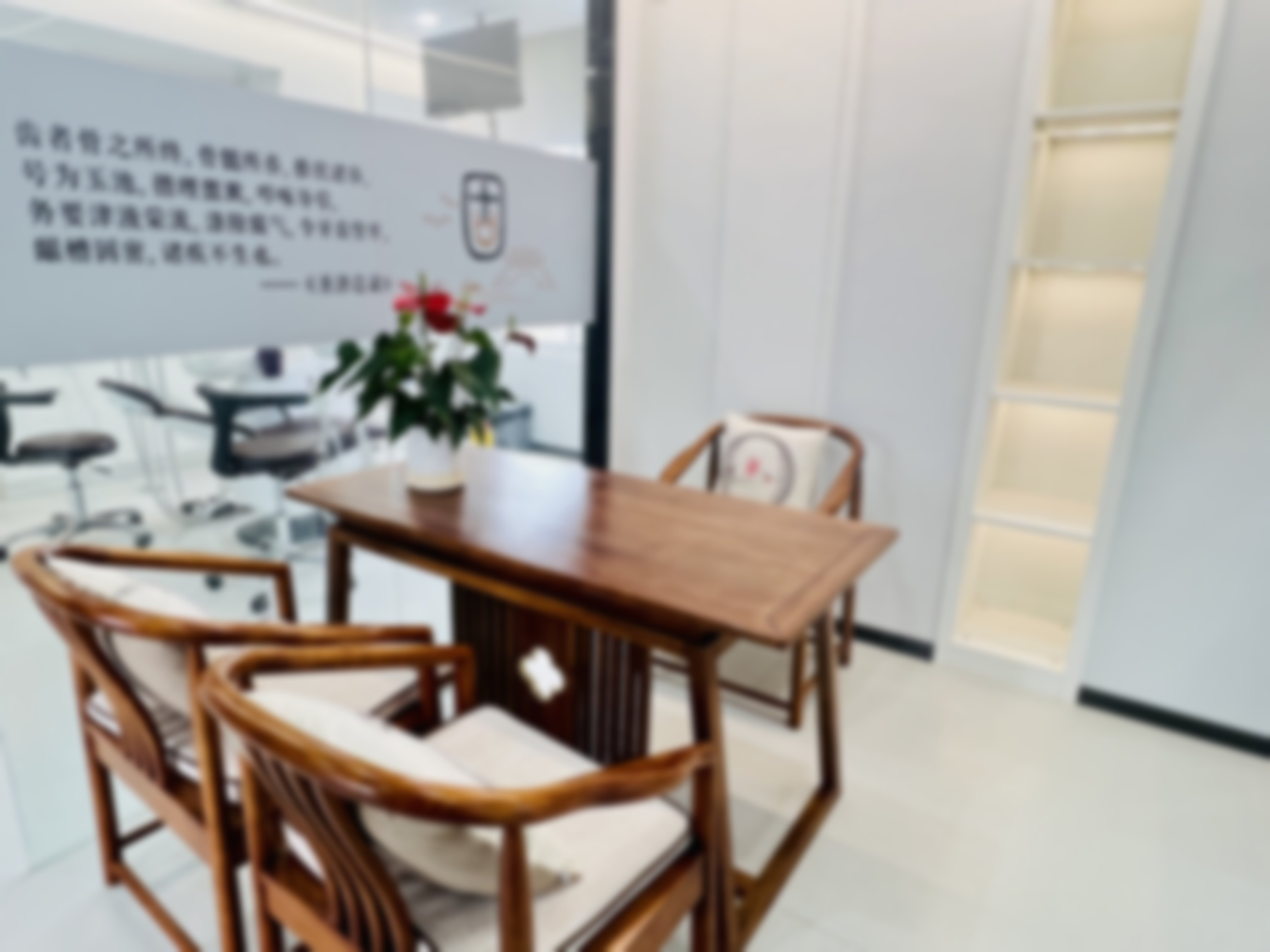 董丽娜的学术积累与从业资历